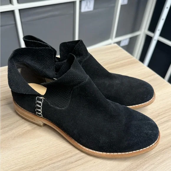 Clarks | Shoes | Clarks Black Suede Chukka Boots With  display picture 3